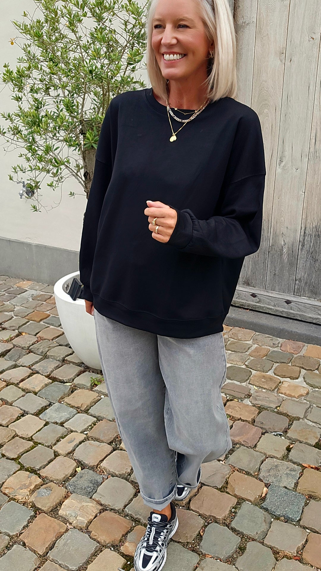 AVERY sweat black