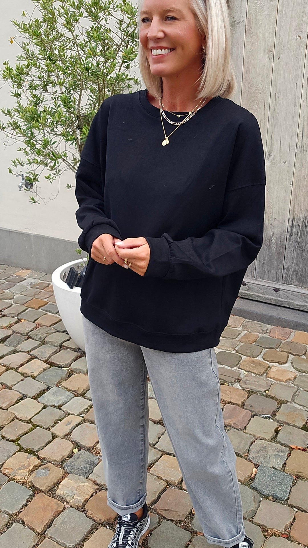 AVERY sweat black