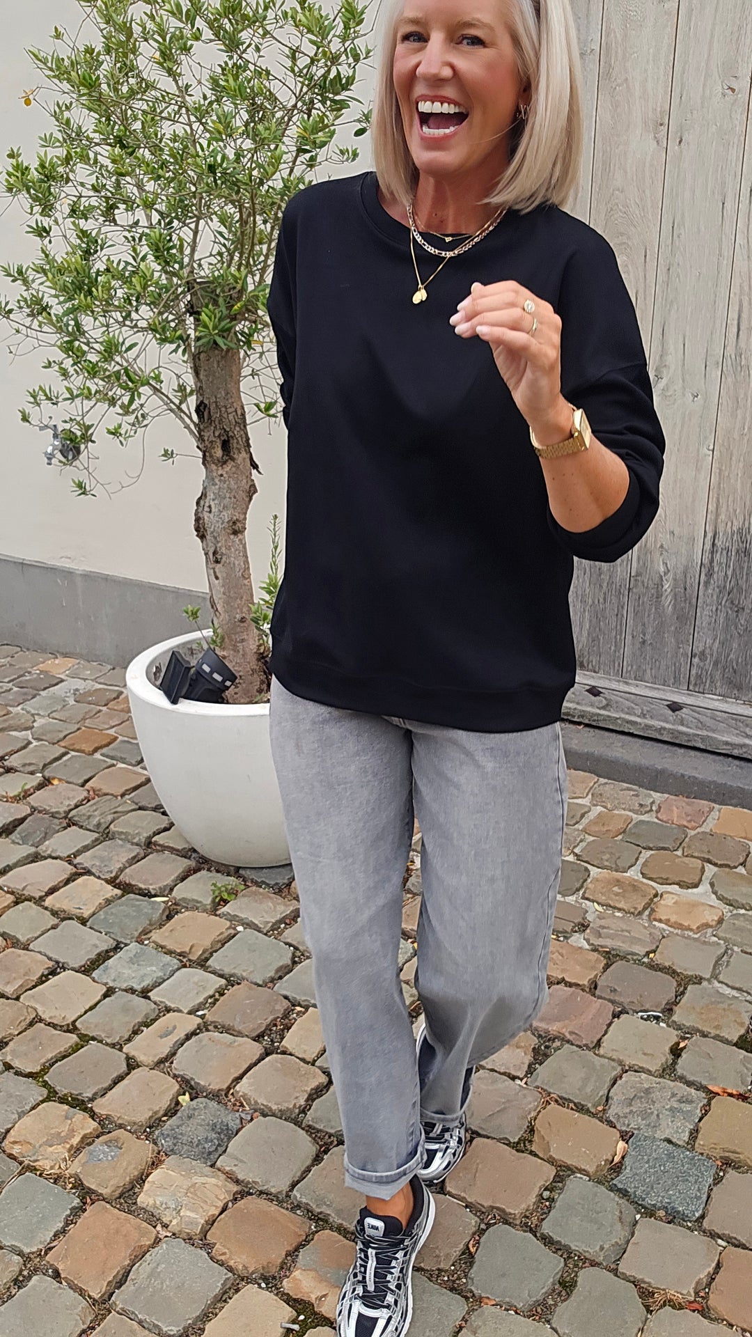 AVERY sweat black