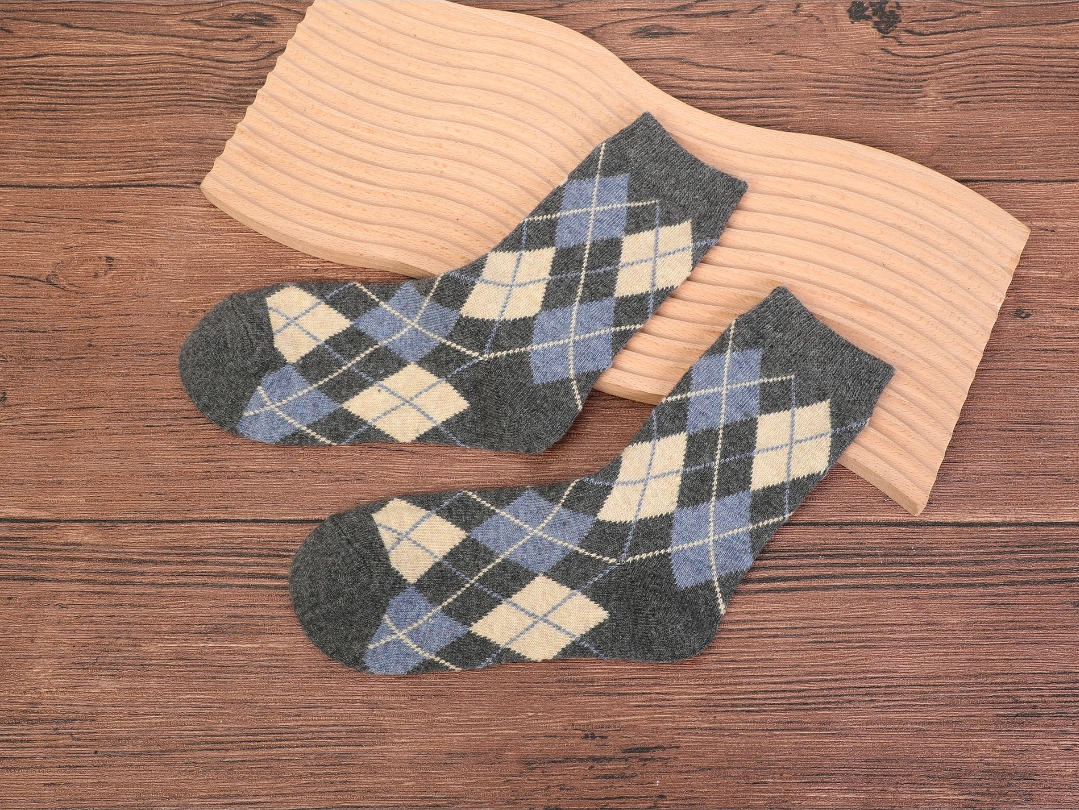 CHECK warm socks